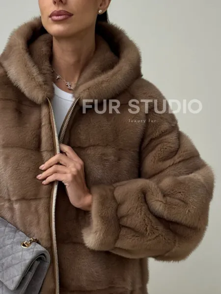 Бежевая норковая куртка с капюшоном - фото 1