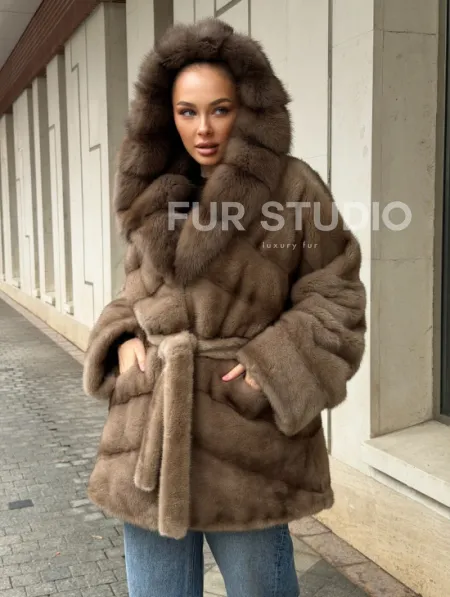 Полушубок норковый с капюшоном из меха куницы - фото 8