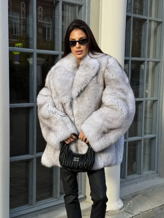 Шуба из аукционного меха финского песца, цельные пластины - фото 7