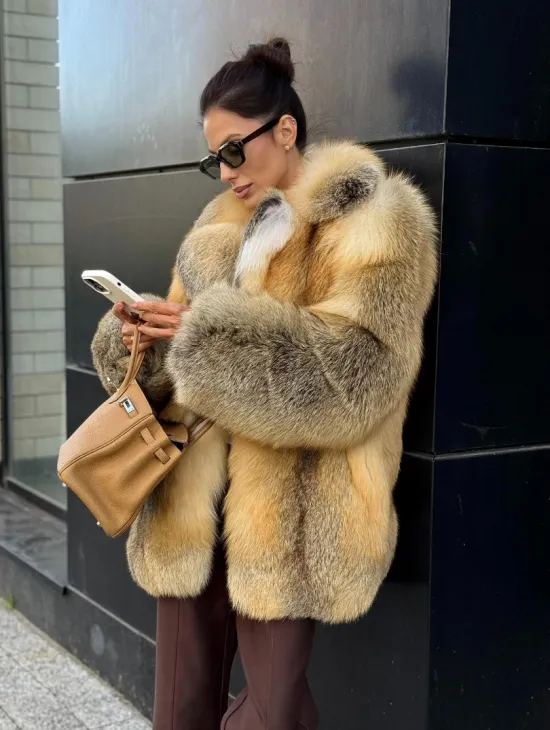 Золотистая шуба из натурального меха лисы цельные пластины - фото 4