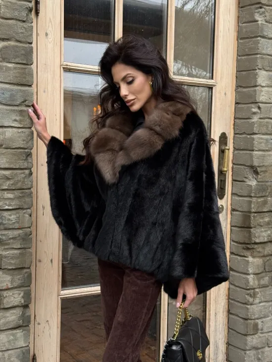 Шуба - пончо из аукционной норки Black с воротником из куницы - фото 9