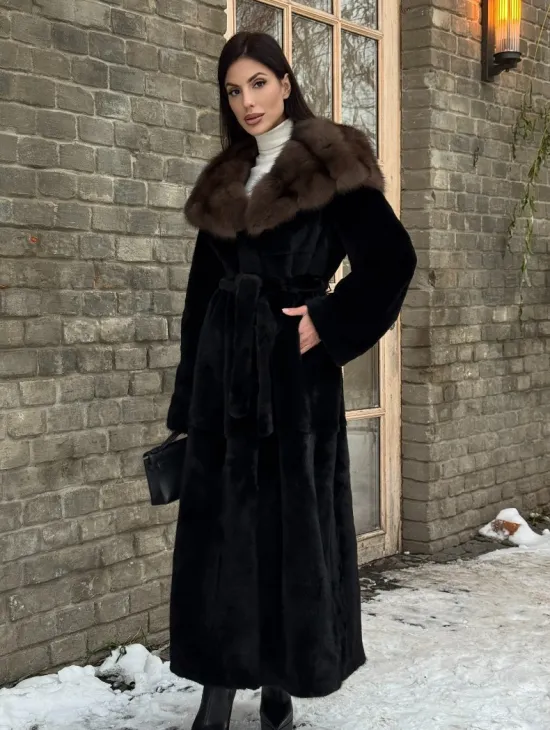 Длинная норковая шуба из норки Blackglama с капюшоном из меха куницы - фото 6
