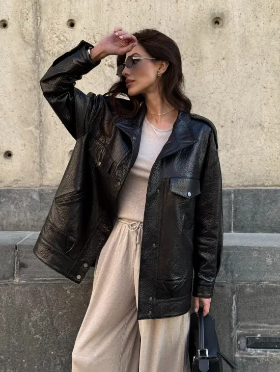 Модная черная куртка из натуральной кожи 