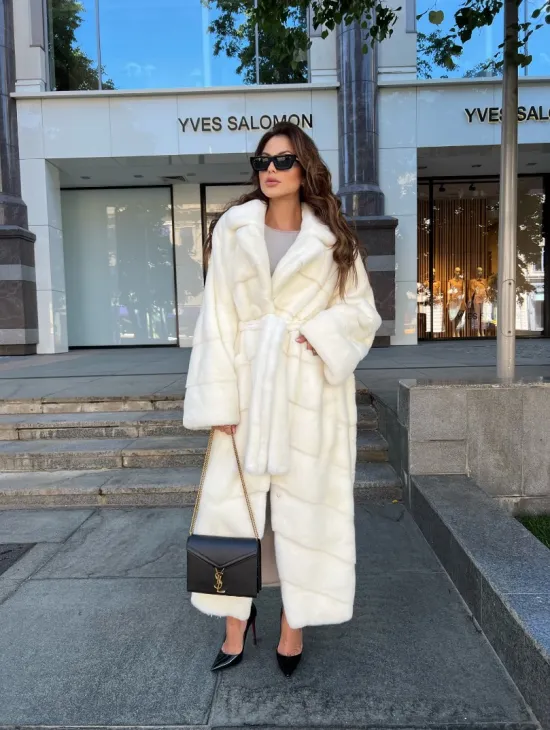 Белая норковая шуба с поясом - в аукционной норке - фото 0