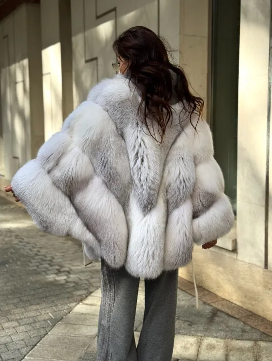 Шуба из меха альпийской лисы  