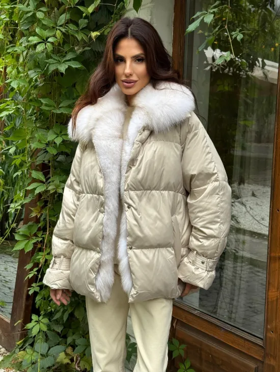 Женский пуховик с мехом песца - фото 8