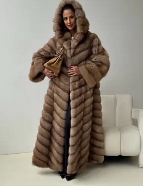 Длинная шуба из меха куницы с капюшоном - фото 4