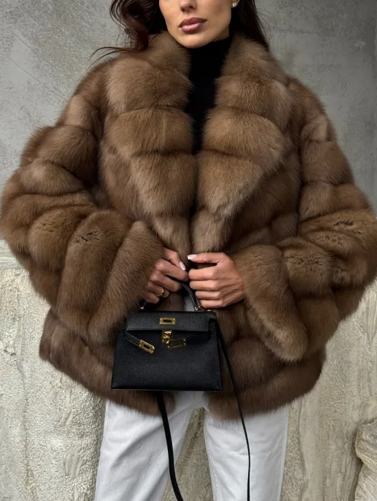 Полушубок из куницы в натуральном бежевом цвете - фото 2