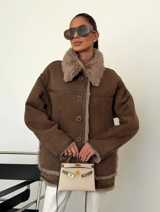 Коричневая замшевая дубленка на мехе тиградо - фото 11