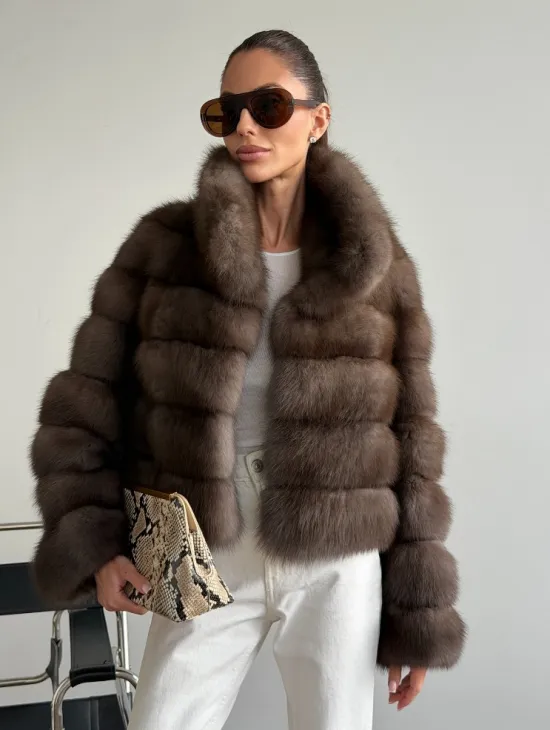 Короткая шуба из куницы - цвет трюфель - фото 6