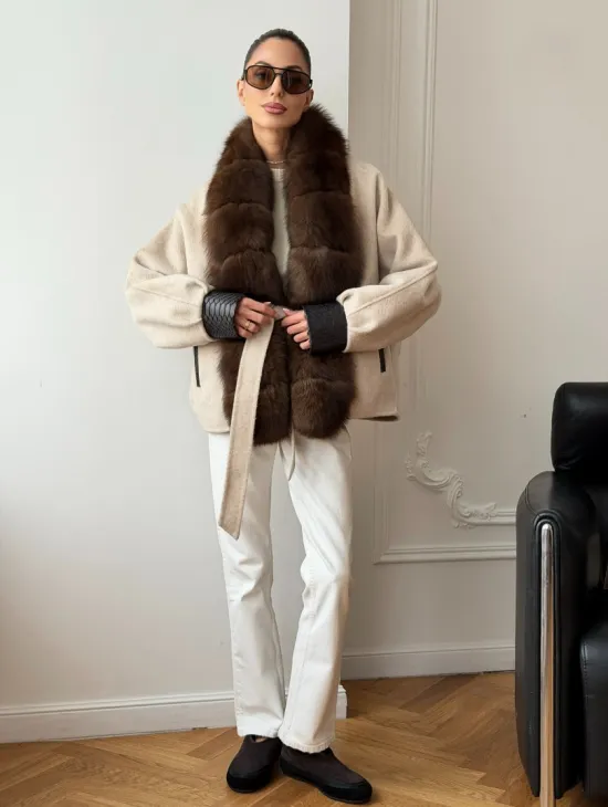 Женское шерстяное полупальто с мехом - фото 10