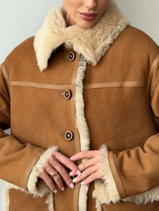 Двухсторонняя женская замшевая дубленка - фото 2