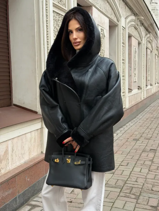 Женская дубленка с капюшоном - фото 0