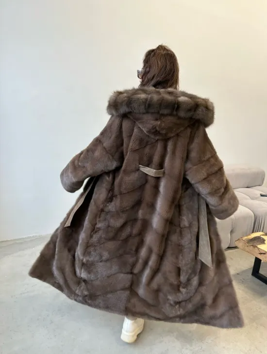 Удлиненная норковая шуба с капюшоном куница - цвет соболь - фото 3